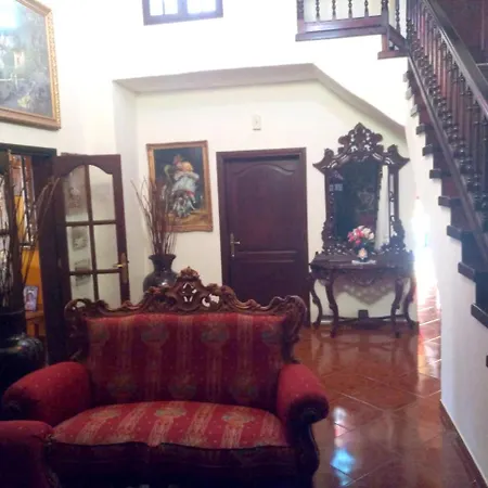 Calle Los Arenales Villa *